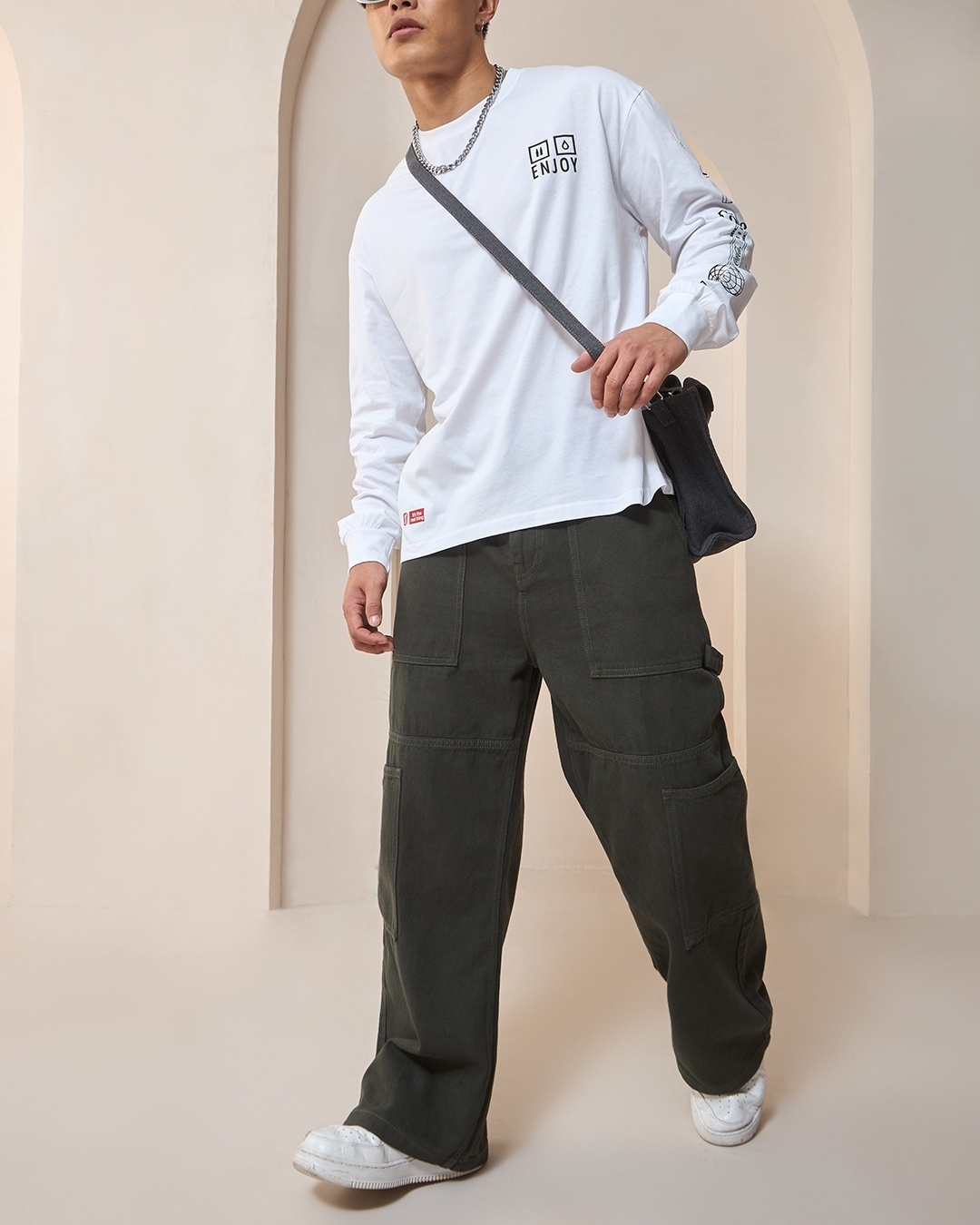 men wearing cargo pants with full sleeve t shirt