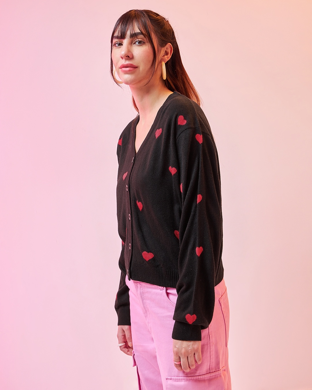 black sweater with pink pants outfit