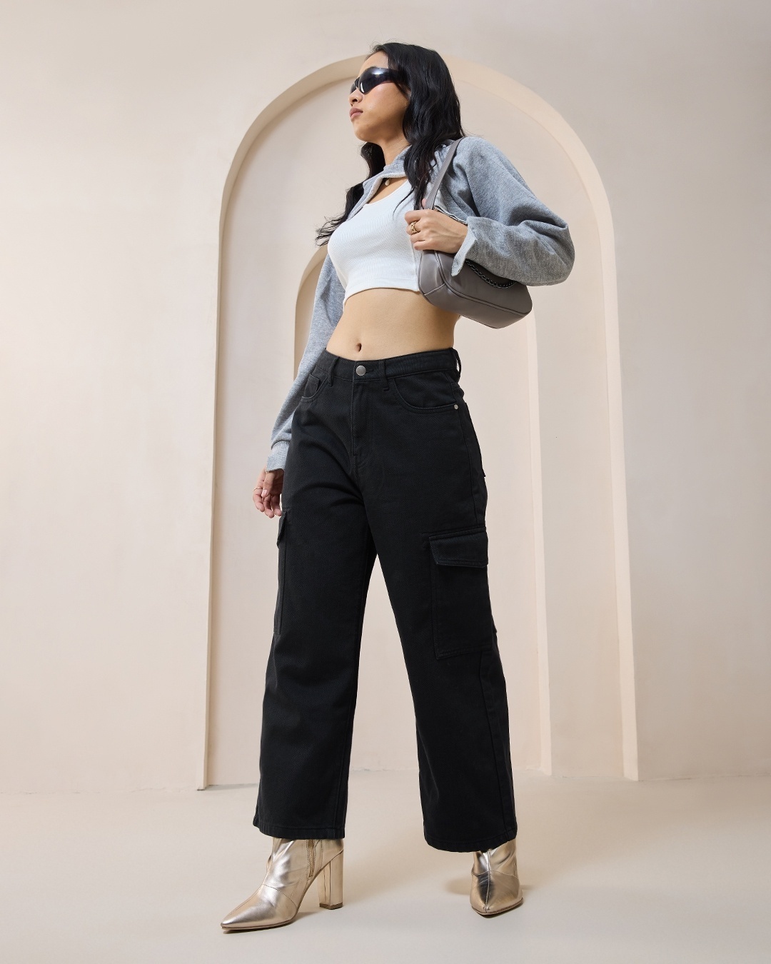 Women's Black Baggy Straight Fit Cropped Cargo Jeans