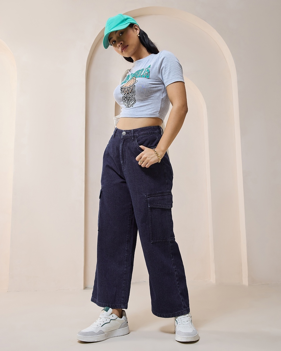 chic baggy jeans look with graphic printed tee