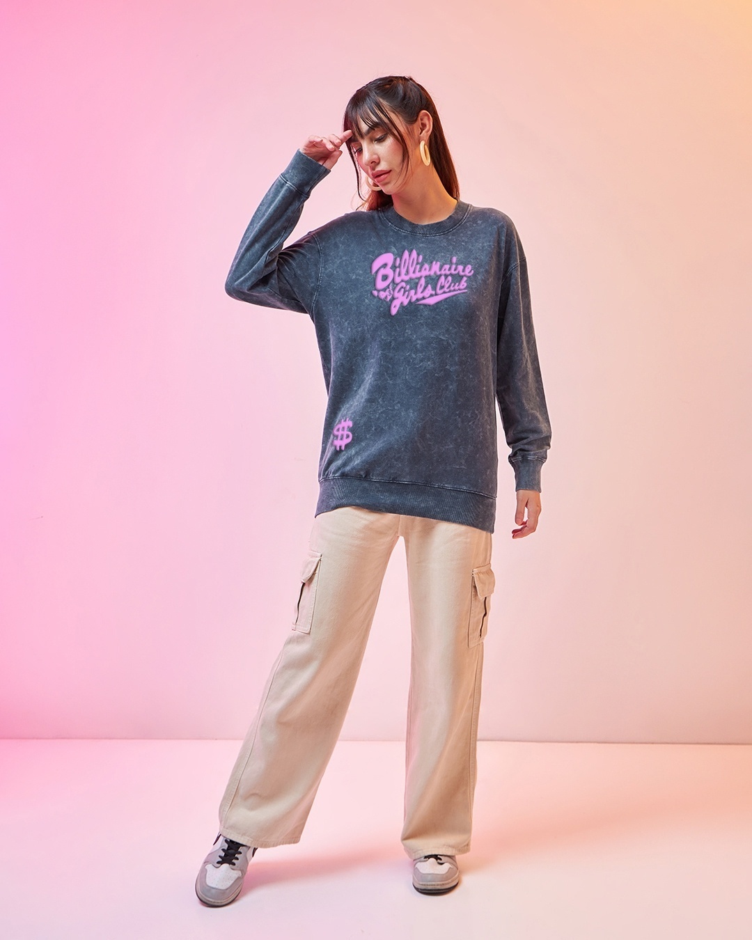 woman styled a oversized sweatshirt with pant and sneakers