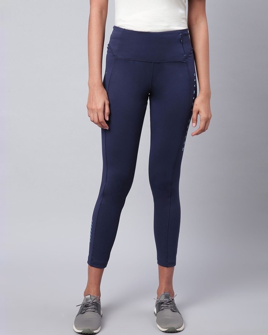 https://images.bewakoof.com/t540/alcis-women-navy-blue-rapid-dry-solid-cropped-training-tights-417908-1632917528-1.jpg