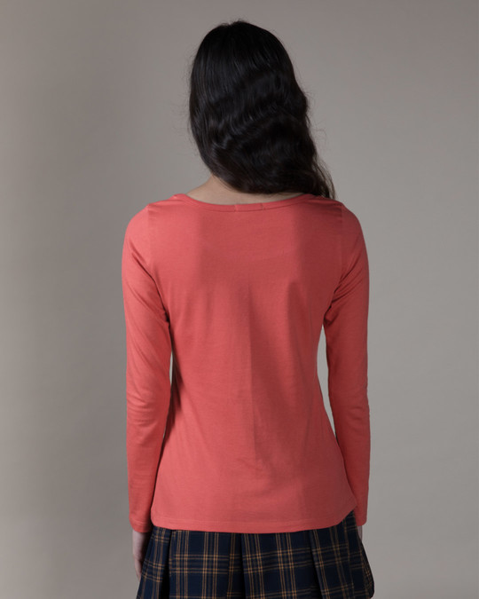brick red t shirt