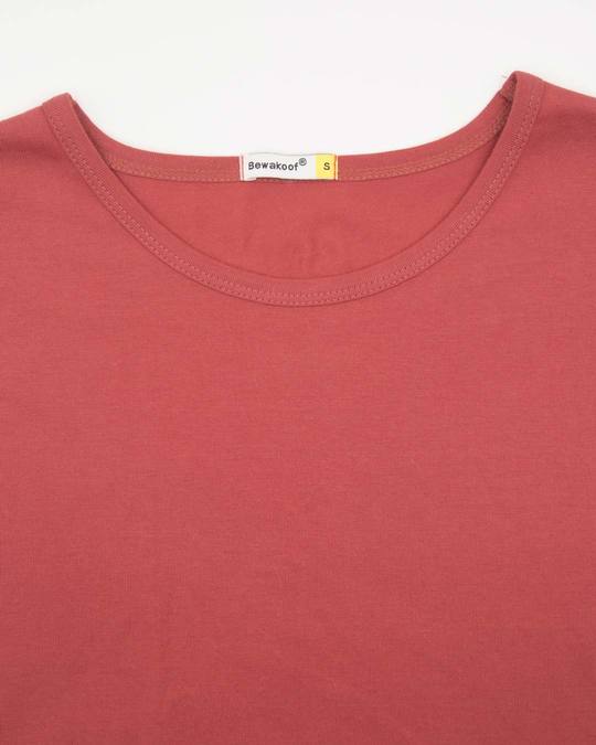 brick red t shirt