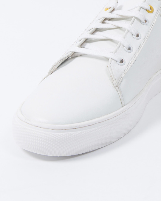 bewakoof white shoes