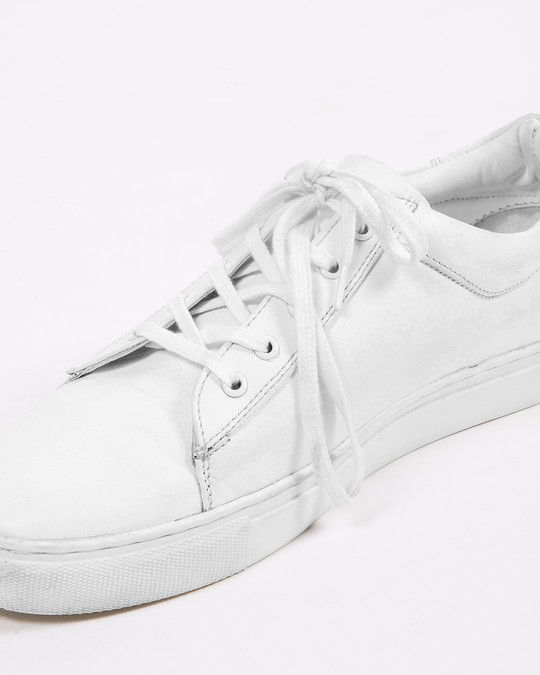 bewakoof white shoes