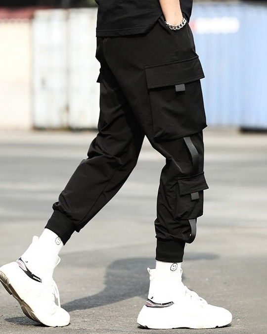 Buy Men's Black Slim Fit Cargo Joggers Online at Bewakoof