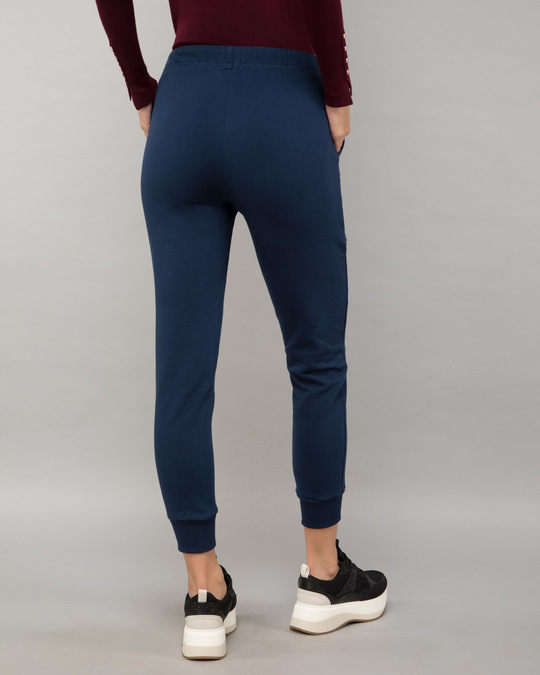 navy blue joggers outfit