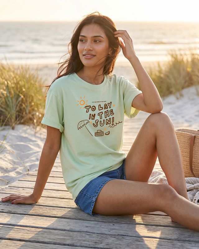 Women's Fog Green To Lay In The Sun Typography Boyfriend T-shirt