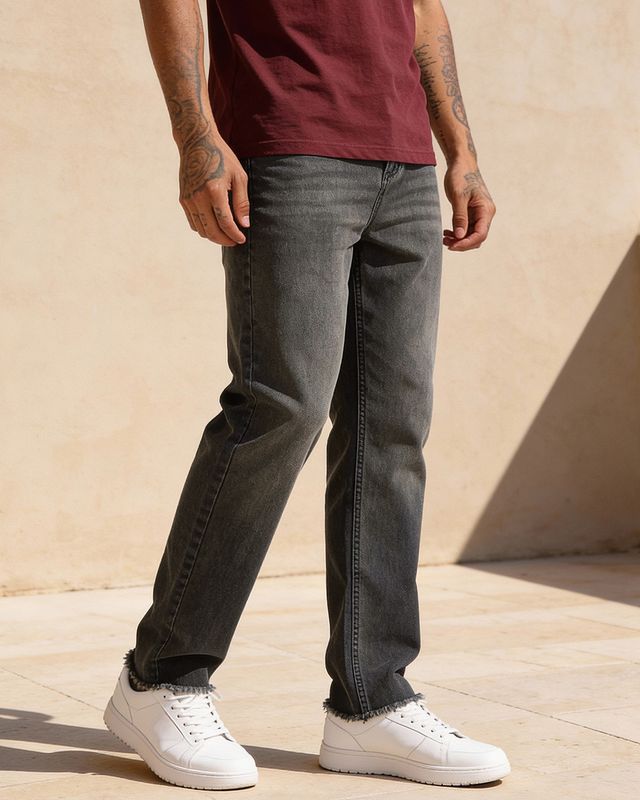 Men's Black Washed Straight Fit Mid-Rise Jeans