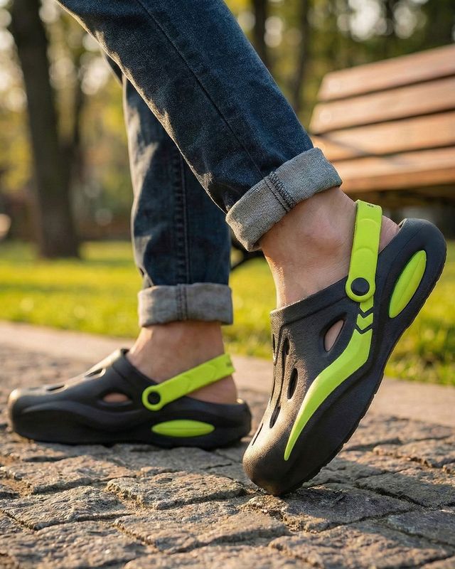 Men's Black & Green Color Block Comfy Clogs