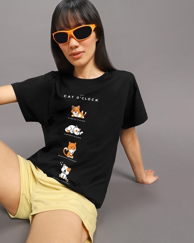 Shop Women's Black Cat O'Clock Graphic Printed Boyfriend T-shirt-Front