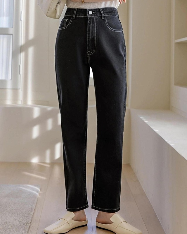 Shop Women's Black Straight Fit Jeans-Front