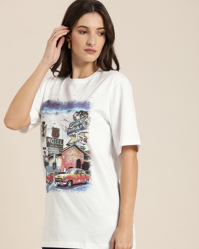 Shop Women's White Graphic Print Oversized T-shirt-Front