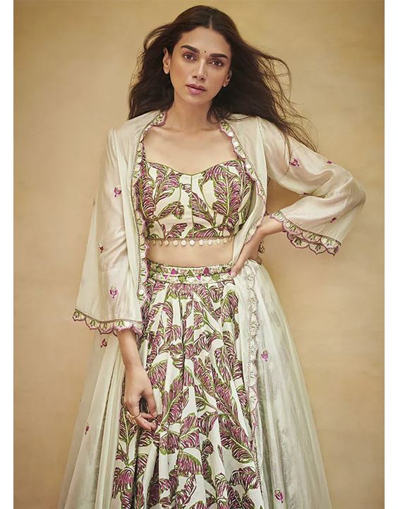 8 Signature Bollywood Designer Dresses 2021 Latest Bollywood Fashion Trends To Follow Bewakoof Blog