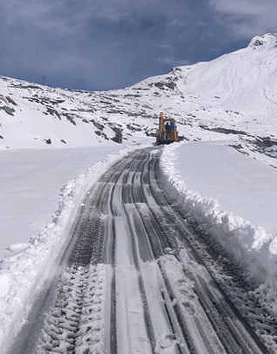 Rohtang Pass 2 | best place to visit in winter in india - Bewakoof Blog