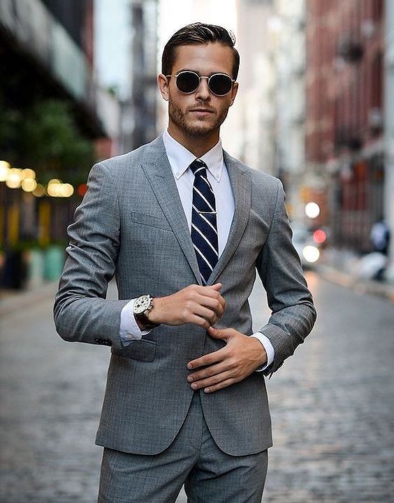 Grey Suit With A Patterned Tie - Grey Suit Combination Ideas for Men | Bewakoof Blog