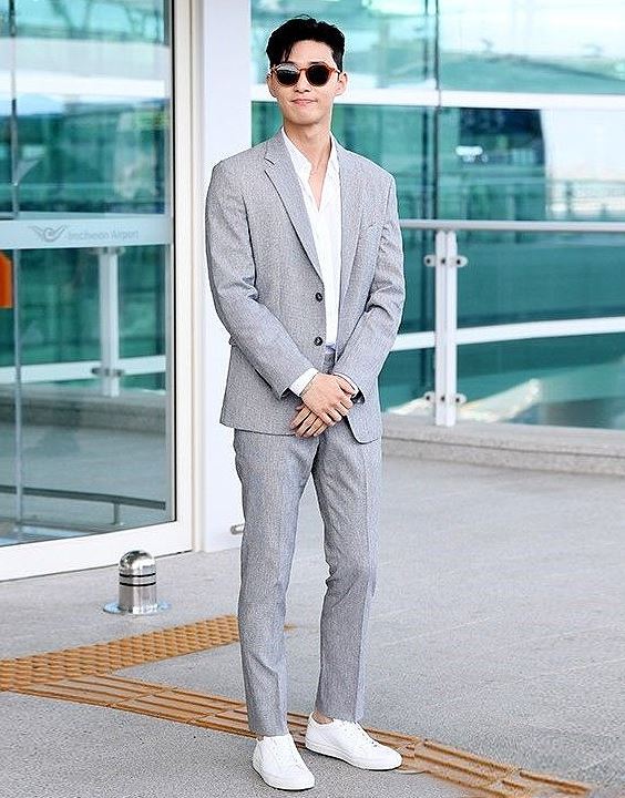 Grey Suit With White Shoes - Grey Suit Combination Ideas for Men | Bewakoof Blog