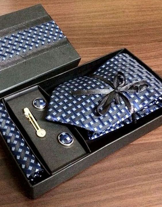 Tie and Cufflinks - Valentine gift ideas for him | Bewakoof Blog