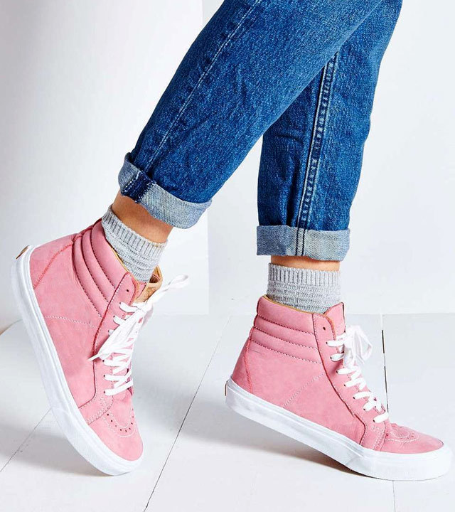 Fashionable White sneaker outfits 