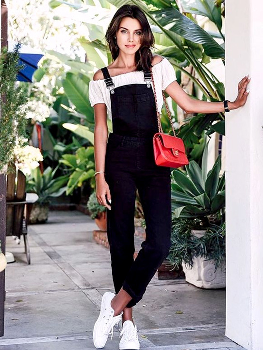 black dungarees outfit ideas