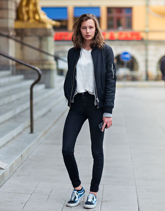 black shirt women outfit