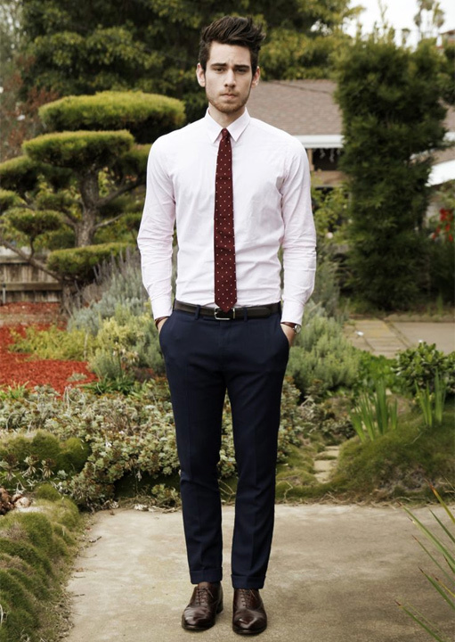 white shirt and red tie outfit - bewakoof blog