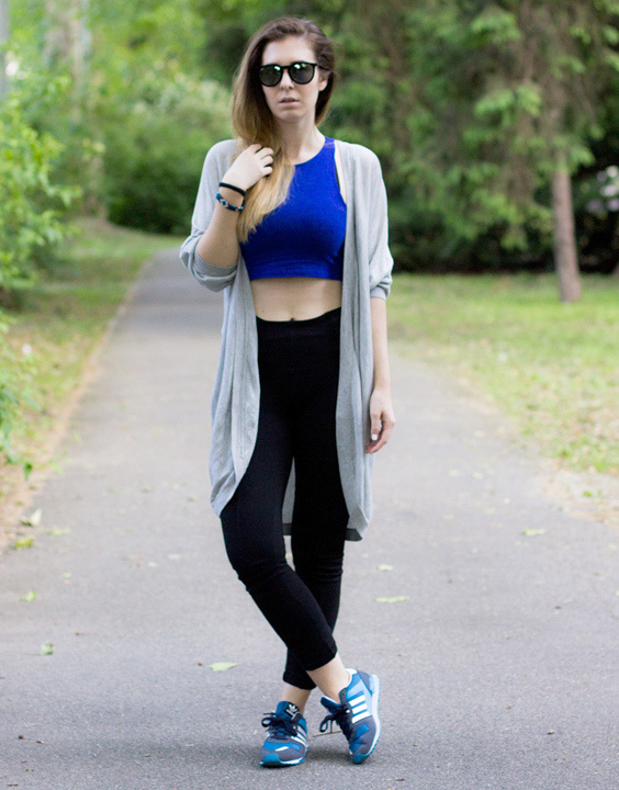 Legging crop top on sale outfit