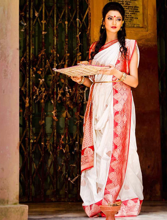 Tips for Wearing Bengali and Gujarati Bridal Style Sarees | Dheu