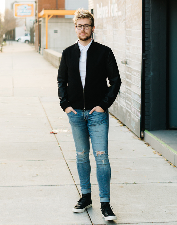 Blue Denim Jacket with Red Hoodie Outfits For Men (8 ideas & outfits)