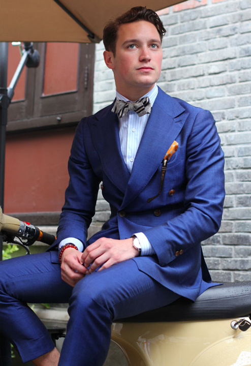 Tie for deals navy blue suit