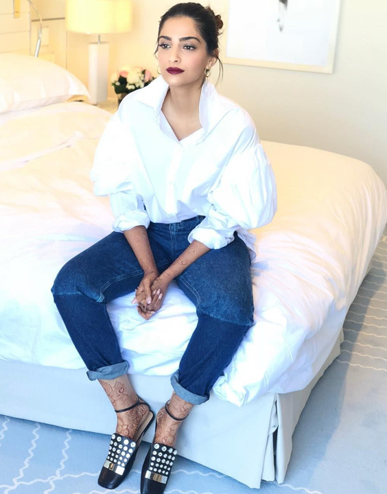 Sonam Kapoor in jeans and shirt - Bewakoof Blog