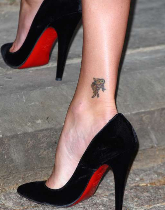 Tattoos and high heels bring the sex