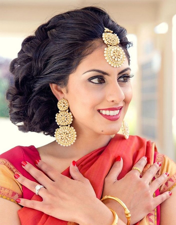 Photo of Side parted bun for cocktail or sangeet | Indian wedding hairstyles,  Bridal hair buns, Bride hairstyles