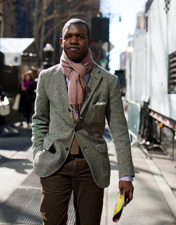 Men on sale wearing scarves