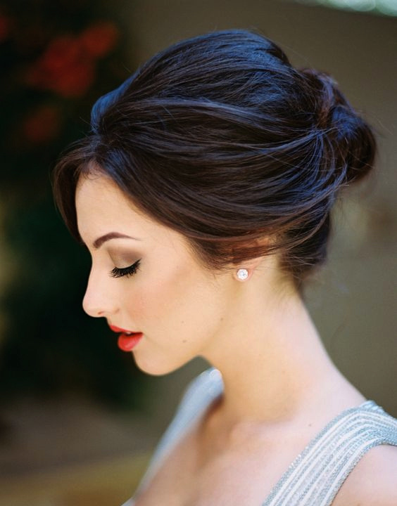Beautiful bun hairstyle for 2024 brides - Simple Craft Idea
