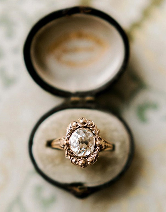 Proposal ring outlet for girlfriend