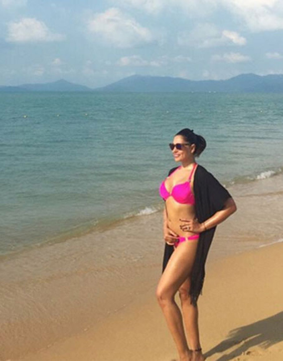 Bipasha basu Bikini Bewakoof blog