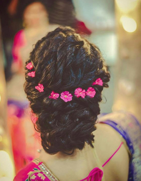 21+ Sweet & Elegant Hairstyle Ideas with Dainty Baby's Breath Flowers |  WeddingBazaar