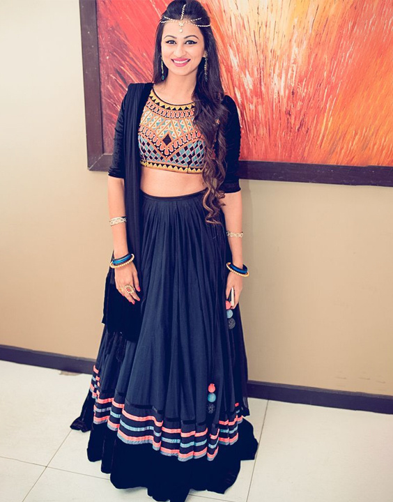 Mastering the Art of Styling Crop Top Lehengas for Effortless Glamour –  Miss Fashion Smoke Blog