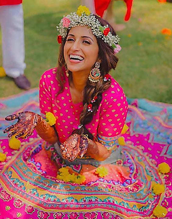 All To-Be Bride's NEED to Check Out This Bride's Stunning Mehendi Function  | Mehendi outfits, Indian wedding outfits, Mehendi outfit