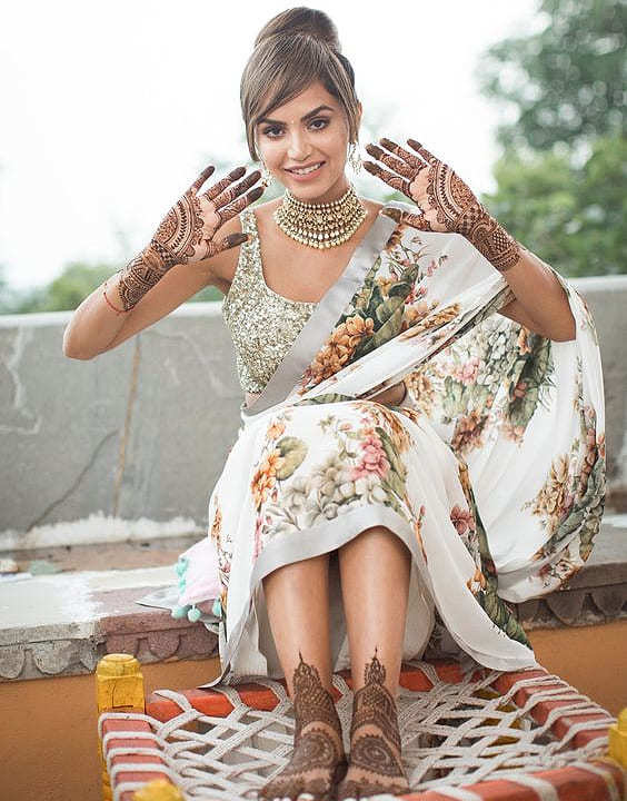 Mehendi outfits sale for bride