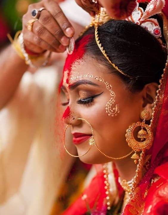 The Cheek Swirls - Bengali Bride look - Bewakoof Blog