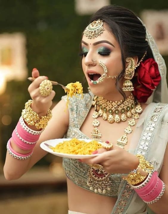 Pin by 𝙶𝚄𝚁𝙸 ♥ on ʙʀɪᴅᴀʟ☆ | Indian bridal dress, Indian wedding  photography poses, Indian bridal photos