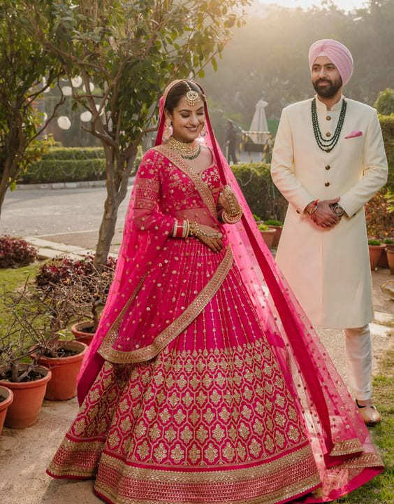 20+ Bridal Lehenga Poses Ideas You Must Try | New Ghagra Poses For ...