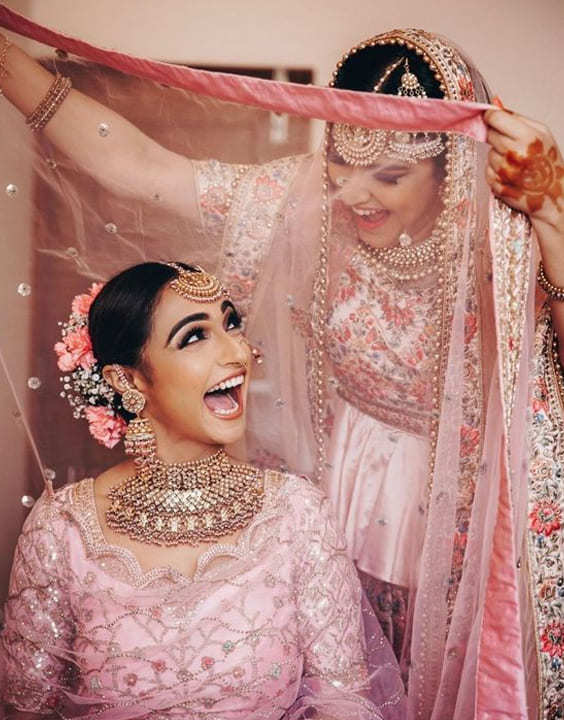 Bridesmaid - Lehenga poses - Bewakoof Blog