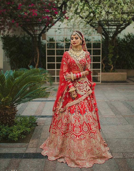 Best Indian Wedding Mehndi Ceremony Poses every Bride-to-be should Bookmark  - Fine Art  Productionhttps://static.wixstatic.com/media/cc1936_4e6682aab57e4571bc27939344e20b51~mv2.jpg/v1/fill/w_1000,h_667,al_c,q_85,usm_0.66_1.00_0.01  ...