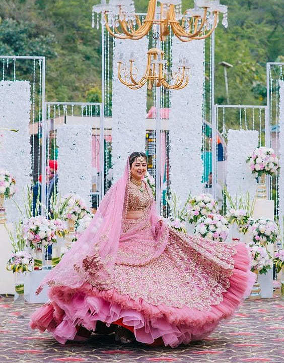 Stunning Lehenga Poses For An Eye-catching Photoshoot (2023)