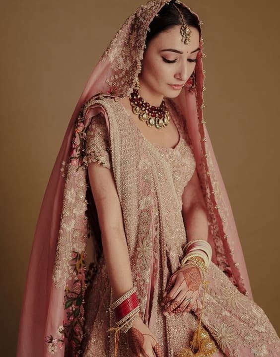 Down looking - Lehenga poses - Bewakoof Blog