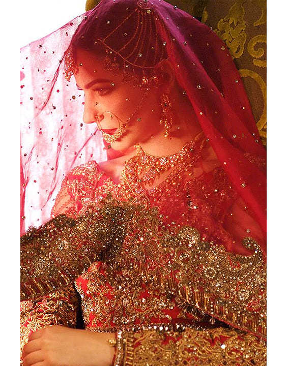 Bridal Lehenga Love – Must Have Poses & Clicks for your Wedding Album!